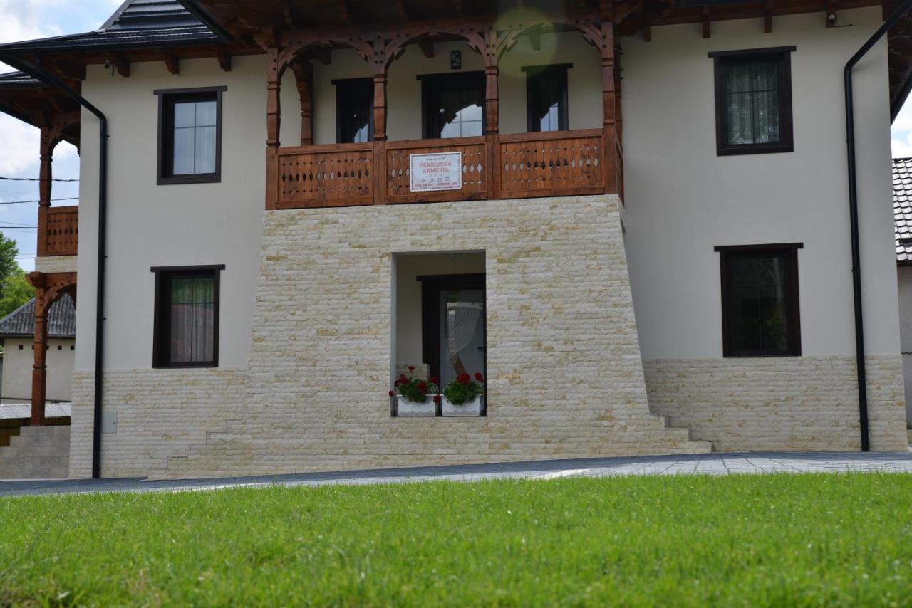 Pensiunea Armonia Văleni エクステリア 写真